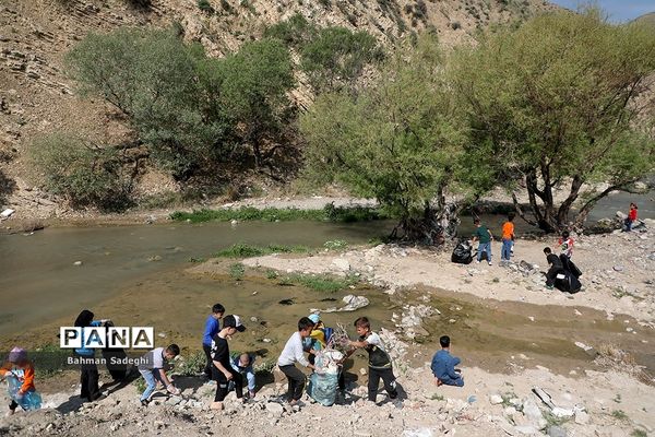 پویش مردمی بی زباله در حاشیه رودخانه جاجرود