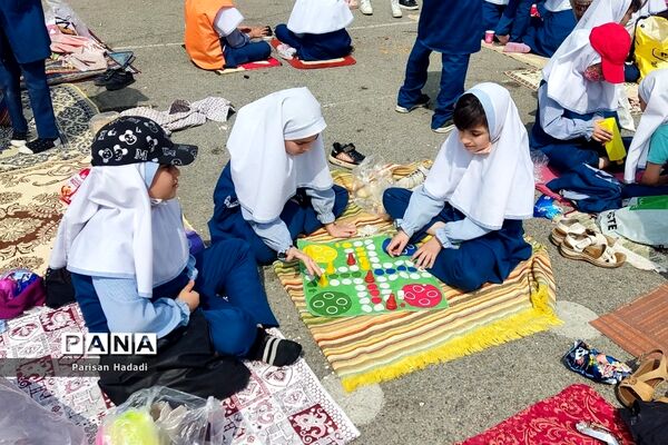 برگزاری اردوی شاد درون مدرسه‌ای دبستان دانا برای دانش آموزان و معلمان