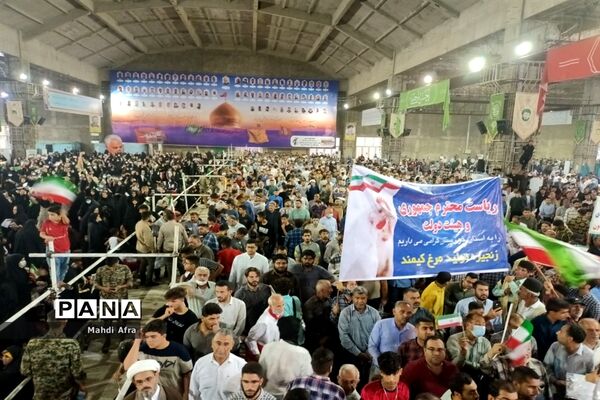 شرکت فرهنگیان و دانش آموزان بهبهانی در مراسم استقبال از رئیس جمهور در اهواز