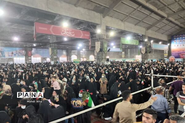 شرکت فرهنگیان و دانش آموزان بهبهانی در مراسم استقبال از رئیس جمهور در اهواز