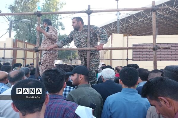 شرکت فرهنگیان و دانش آموزان بهبهانی در مراسم استقبال از رئیس جمهور در اهواز