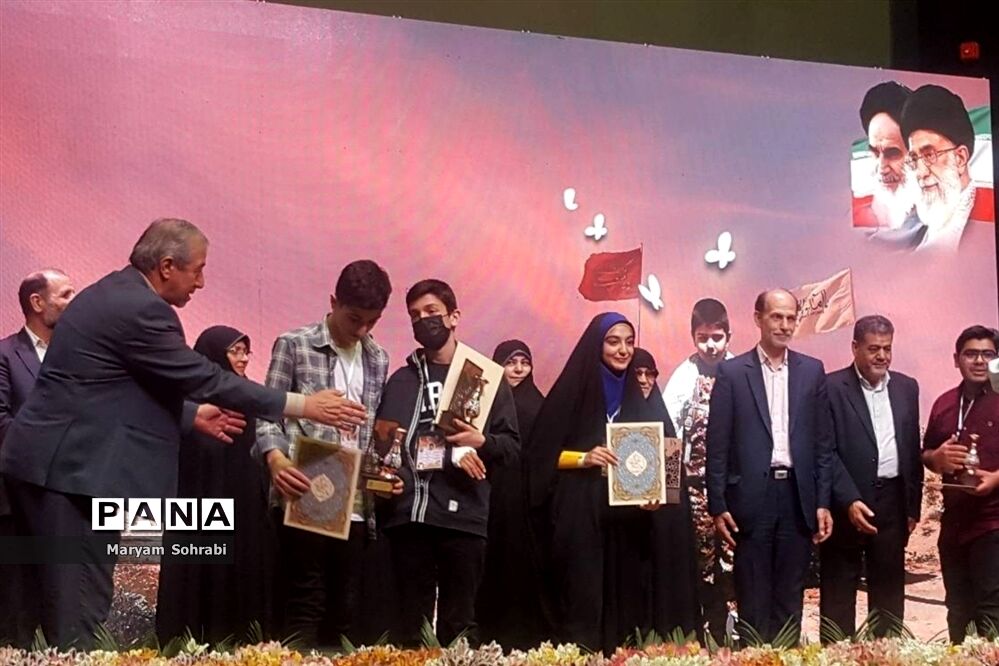 افتخار آفرینی و کسب مقام مدارس شاهد فارس در جشنواره ملی پرواز تا بی نهایت