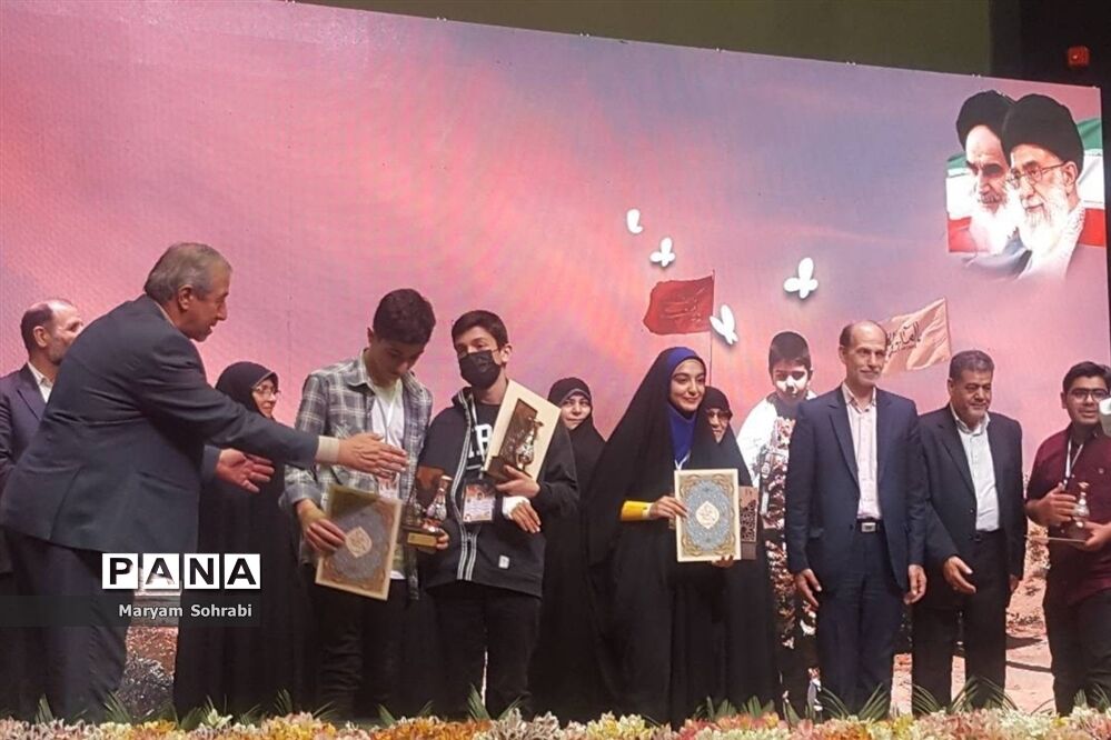 افتخار آفرینی و کسب مقام مدارس شاهد فارس در جشنواره ملی پرواز تا بی نهایت