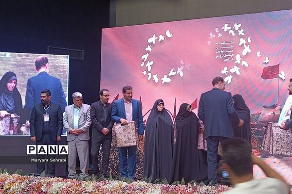 افتخار آفرینی و کسب مقام مدارس شاهد فارس در جشنواره ملی پرواز تا بی نهایت