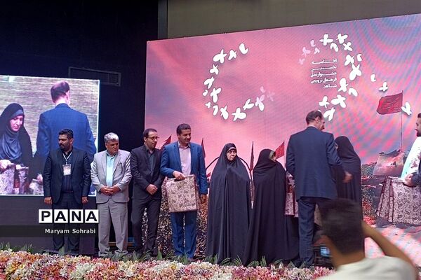 افتخار آفرینی و کسب مقام مدارس شاهد فارس در جشنواره ملی پرواز تا بی نهایت
