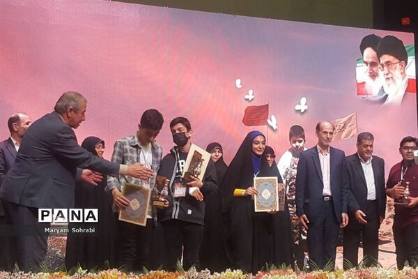 افتخار آفرینی و کسب مقام مدارس شاهد فارس در جشنواره ملی پرواز تا بی نهایت