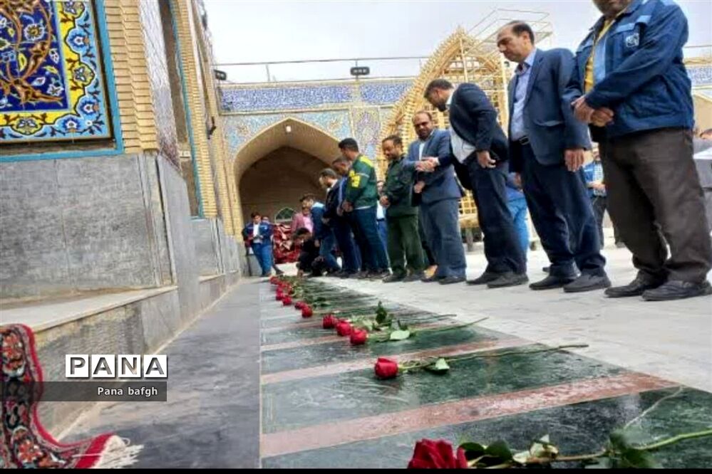 عطرافشانی و گلباران گلزار شهدای بقعه امامزاده عبدالله (ع) و حسینیه  میانگاه بافق