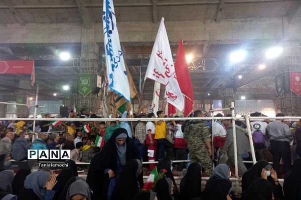 دیدار دانش آموزان مدرسه تمام تشکیلاتی پابنده ناحیه یک اهواز با آیت الله رئیسی  در مصلی اهواز