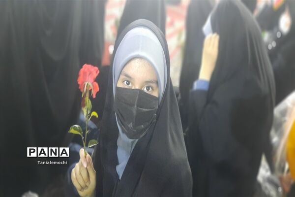 دیدار دانش آموزان مدرسه تمام تشکیلاتی پابنده ناحیه یک اهواز با آیت الله رئیسی  در مصلی اهواز