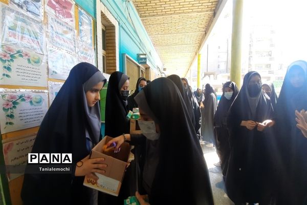 دیدار دانش آموزان مدرسه تمام تشکیلاتی پابنده ناحیه یک اهواز با آیت الله رئیسی  در مصلی اهواز