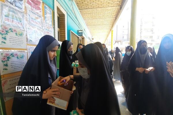 دیدار دانش آموزان مدرسه تمام تشکیلاتی پابنده ناحیه یک اهواز با آیت الله رئیسی  در مصلی اهواز