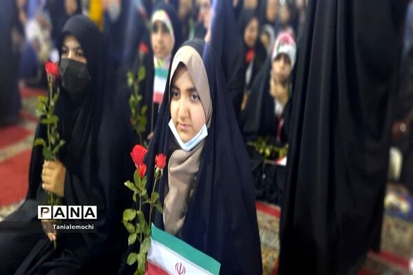 دیدار دانش آموزان مدرسه تمام تشکیلاتی پابنده ناحیه یک اهواز با آیت الله رئیسی  در مصلی اهواز