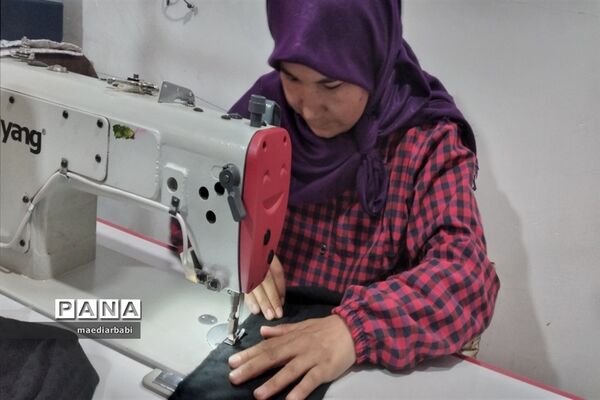 برگزاری کارگاه‌های خیاطی بانوان در قلعه خواجه بمناسبت هفته مشاغل