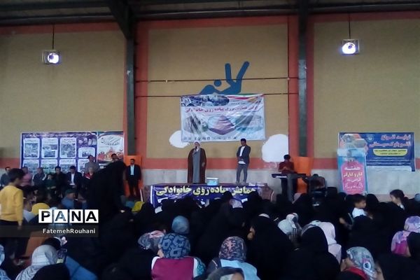 برگزاری همایش پیاده‌روی خانوادگی در خلیل‌آباد