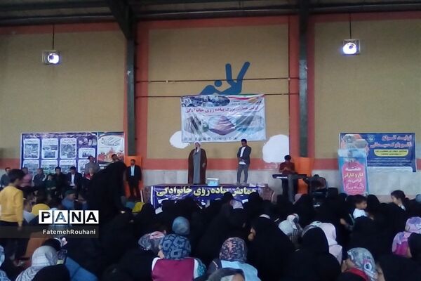 برگزاری همایش پیاده‌روی خانوادگی در خلیل‌آباد