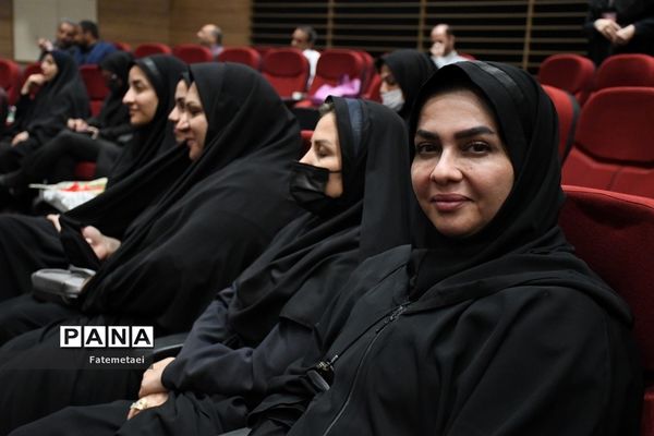 نشست صمیمی انسیه خزعلی معاون رئیس  جمهوری در امور زنان و خانواده با بانوان صنعت نفت خوزستان