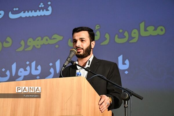 نشست صمیمی انسیه خزعلی معاون رئیس  جمهوری در امور زنان و خانواده با بانوان صنعت نفت خوزستان