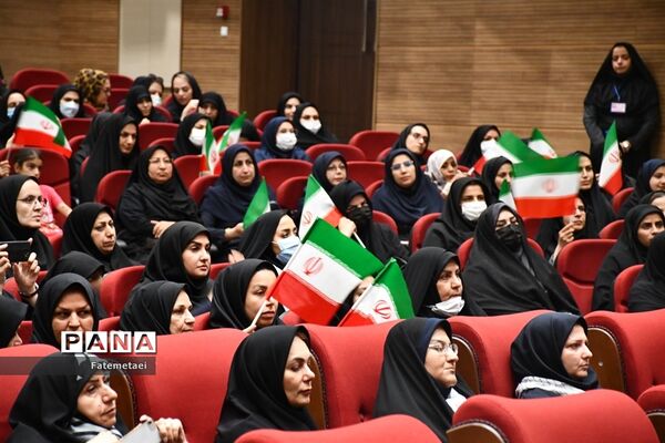 نشست صمیمی انسیه خزعلی معاون رئیس  جمهوری در امور زنان و خانواده با بانوان صنعت نفت خوزستان