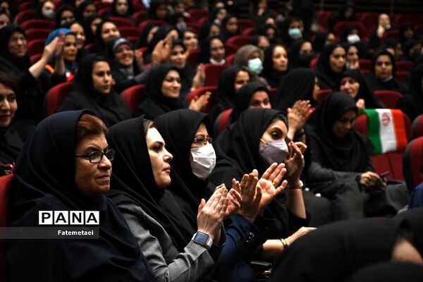 نشست صمیمی انسیه خزعلی معاون رئیس  جمهوری در امور زنان و خانواده با بانوان صنعت نفت خوزستان