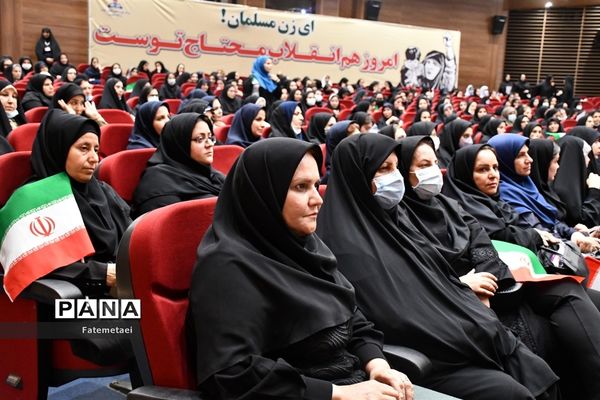 نشست صمیمی انسیه خزعلی معاون رئیس  جمهوری در امور زنان و خانواده با بانوان صنعت نفت خوزستان