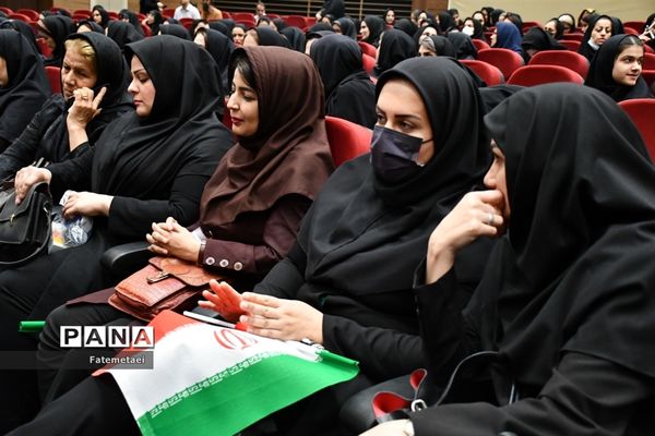 نشست صمیمی انسیه خزعلی معاون رئیس  جمهوری در امور زنان و خانواده با بانوان صنعت نفت خوزستان