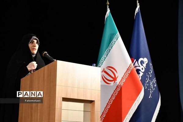 نشست صمیمی انسیه خزعلی معاون رئیس  جمهوری در امور زنان و خانواده با بانوان صنعت نفت خوزستان