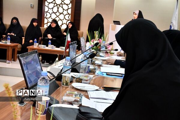 دیدار بانوان نخبه خوزستانی با معاون رئیس‌جمهوری در امور زنان و خانواده