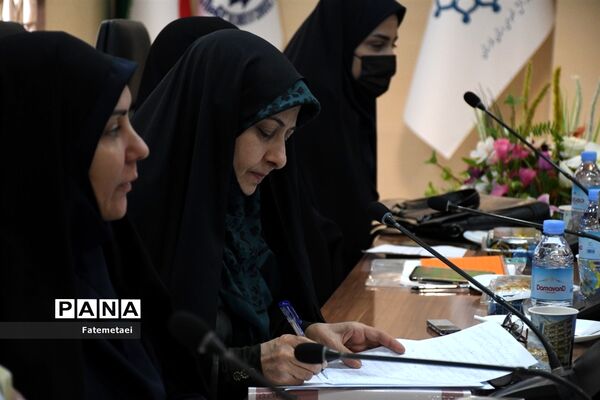 دیدار بانوان نخبه خوزستانی با معاون رئیس‌جمهوری در امور زنان و خانواده
