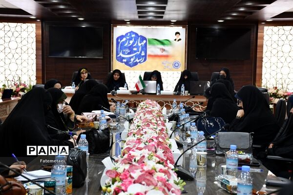 دیدار بانوان نخبه خوزستانی با معاون رئیس‌جمهوری در امور زنان و خانواده