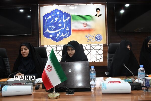 دیدار بانوان نخبه خوزستانی با معاون رئیس‌جمهوری در امور زنان و خانواده