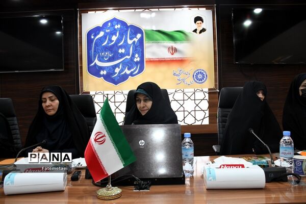 دیدار بانوان نخبه خوزستانی با معاون رئیس‌جمهوری در امور زنان و خانواده