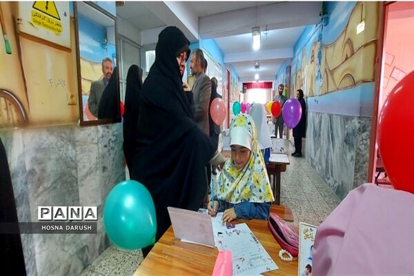 جشنواره دست نوشته‌های طلایی در دبستان شهدای فرهنگی ناحیه۷مشهد