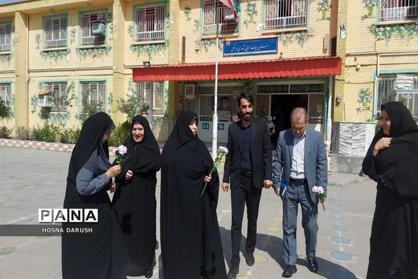 جشنواره دست نوشته‌های طلایی در دبستان شهدای فرهنگی ناحیه۷مشهد