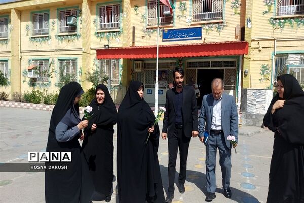 جشنواره دست نوشته‌های طلایی در دبستان شهدای فرهنگی ناحیه۷مشهد