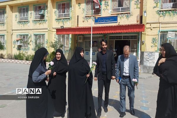 جشنواره دست نوشته‌های طلایی در دبستان شهدای فرهنگی ناحیه۷مشهد