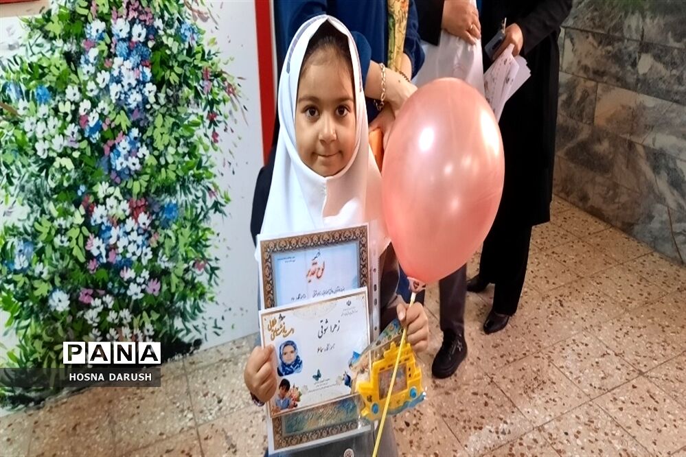 جشنواره دست نوشته‌های طلایی در دبستان شهدای فرهنگی ناحیه۷مشهد