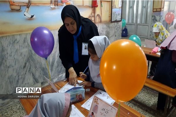 جشنواره دست نوشته‌های طلایی در دبستان شهدای فرهنگی ناحیه۷مشهد