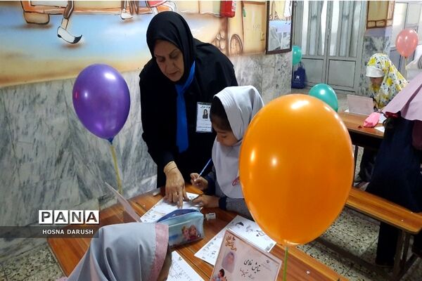 جشنواره دست نوشته‌های طلایی در دبستان شهدای فرهنگی ناحیه۷مشهد