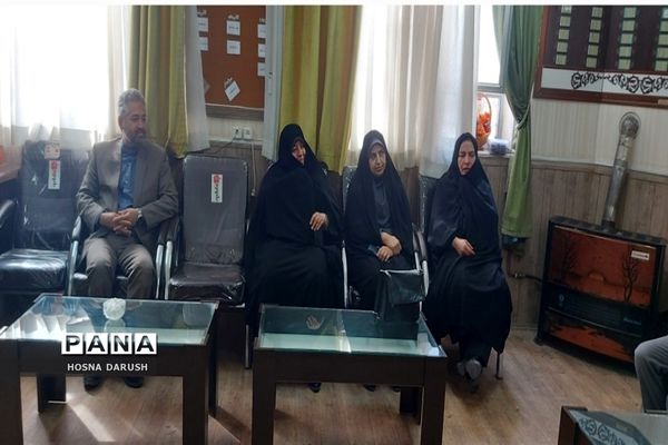 جشنواره دست نوشته‌های طلایی در دبستان شهدای فرهنگی ناحیه۷مشهد