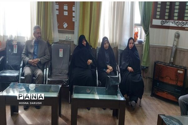 جشنواره دست نوشته‌های طلایی در دبستان شهدای فرهنگی ناحیه۷مشهد