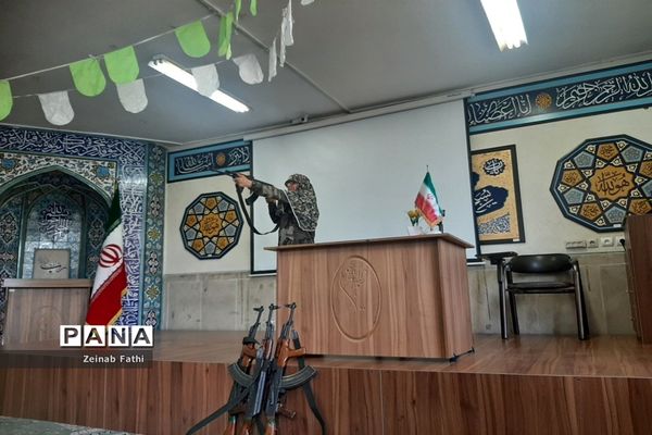 آموزش کار با اسلحه به دانش‌آموزان دختر منطقه ۱۴
