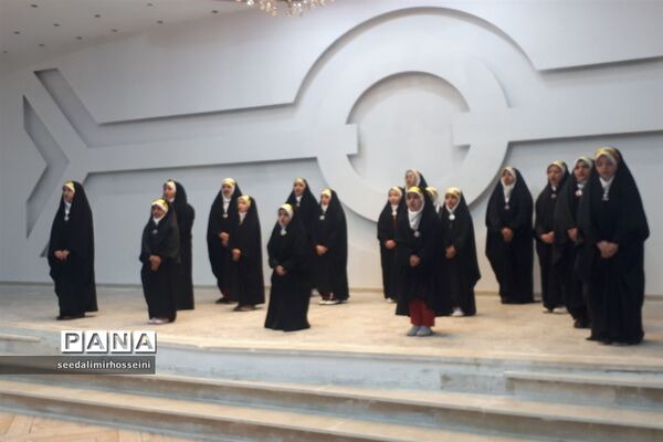برگزاری جشنواره فرهنگی هنری امید فردا در بخش هنرهای آوایی و سرود درابرکوه