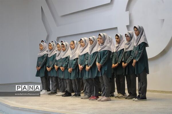 برگزاری جشنواره فرهنگی هنری امید فردا در بخش هنرهای آوایی و سرود درابرکوه