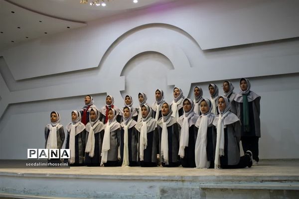 برگزاری جشنواره فرهنگی هنری امید فردا در بخش هنرهای آوایی و سرود درابرکوه