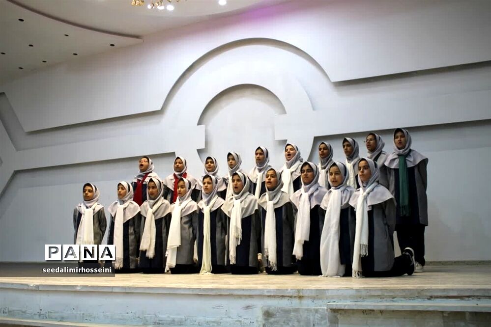 برگزاری جشنواره فرهنگی هنری امید فردا در بخش هنرهای آوایی و سرود درابرکوه