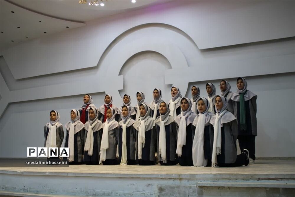 برگزاری جشنواره فرهنگی هنری امید فردا در بخش هنرهای آوایی و سرود درابرکوه