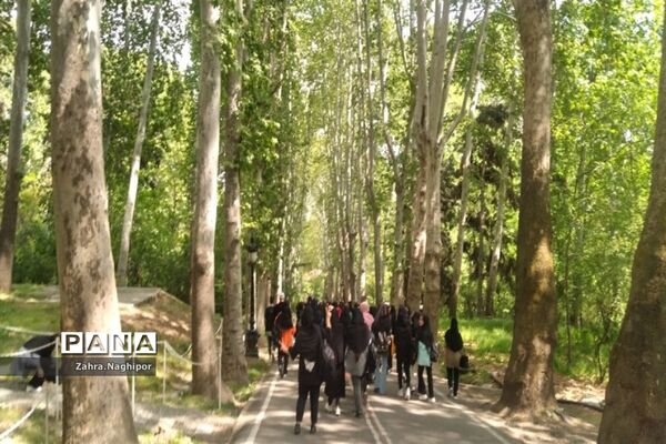 بازدید دانش‌آموزان پاکدشتی از کاخ سعدآباد