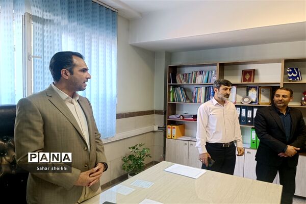 بازدید دانش‌‌‌آموزان دبیرستان زنده‌یاد علی حاتمی از آموزش و پرورش ملارد