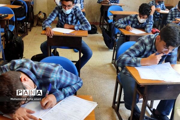 امتحان‌ پایش عملکرد مدارس سمپاد و شبه‌نهایی در دبیرستان شهید بهشتی رودهن