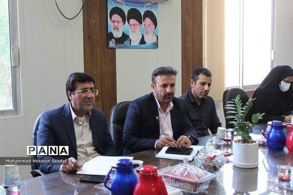 جلسه برنامه‌ریزی اوقات فراغت دانش‌آموزان در بوشهر